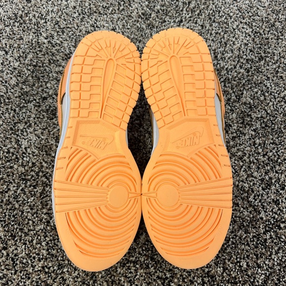 Size 5.5 - Nike Dunk Low Peaches And Cream 2022 White Lace Up Sneakers - Picture 4 of 7